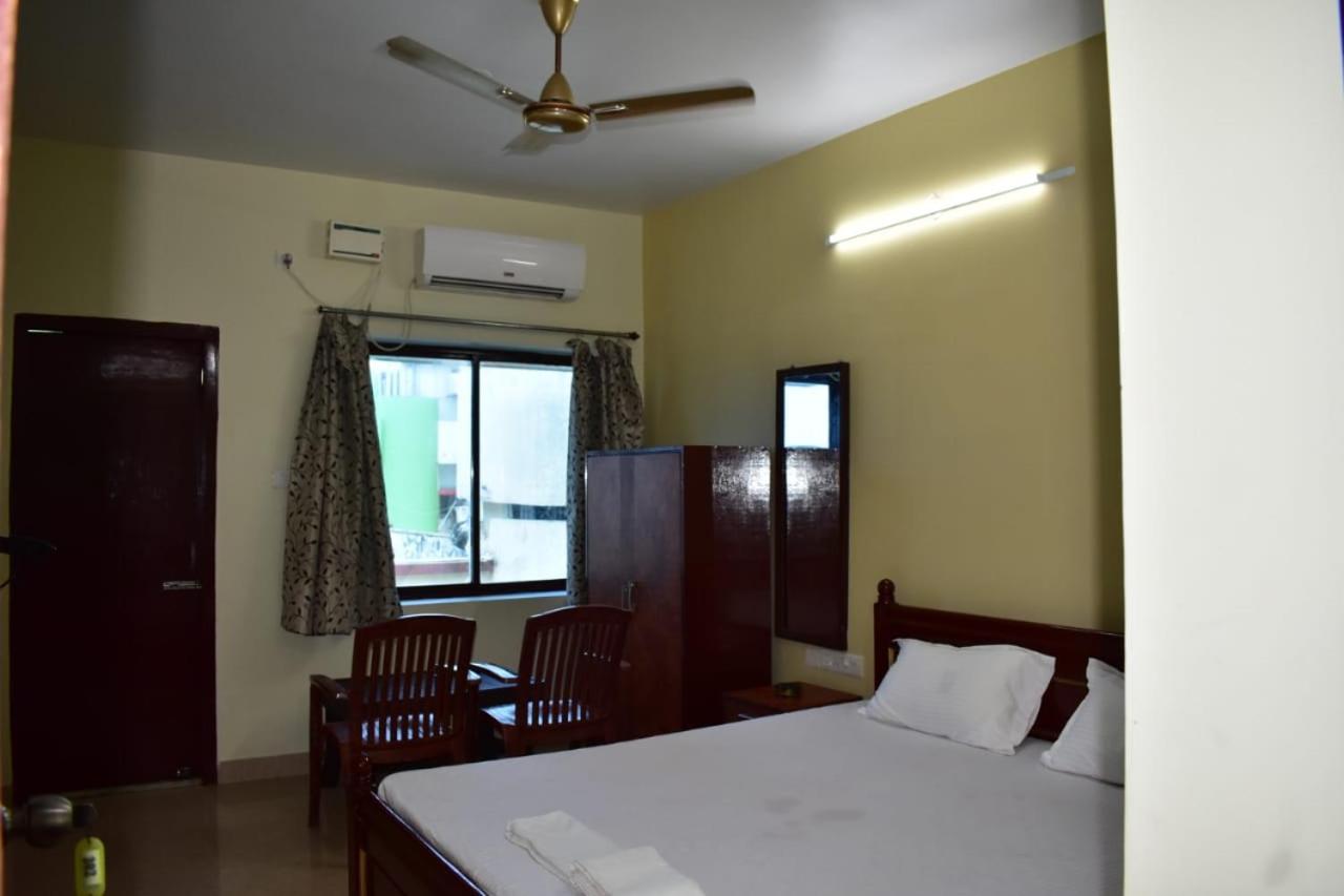 Hotel Lovely Inn ! Puri Пури Екстериор снимка