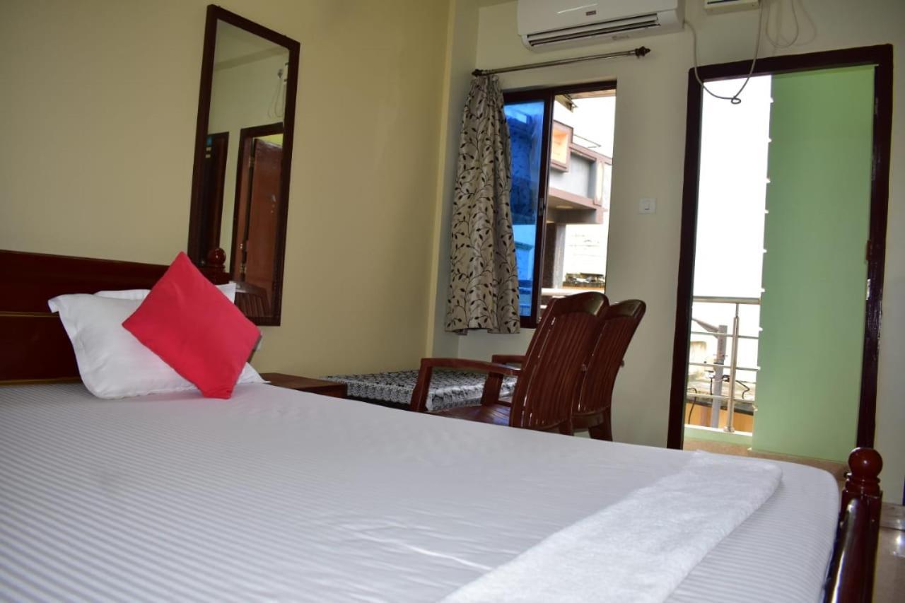 Hotel Lovely Inn ! Puri Пури Екстериор снимка