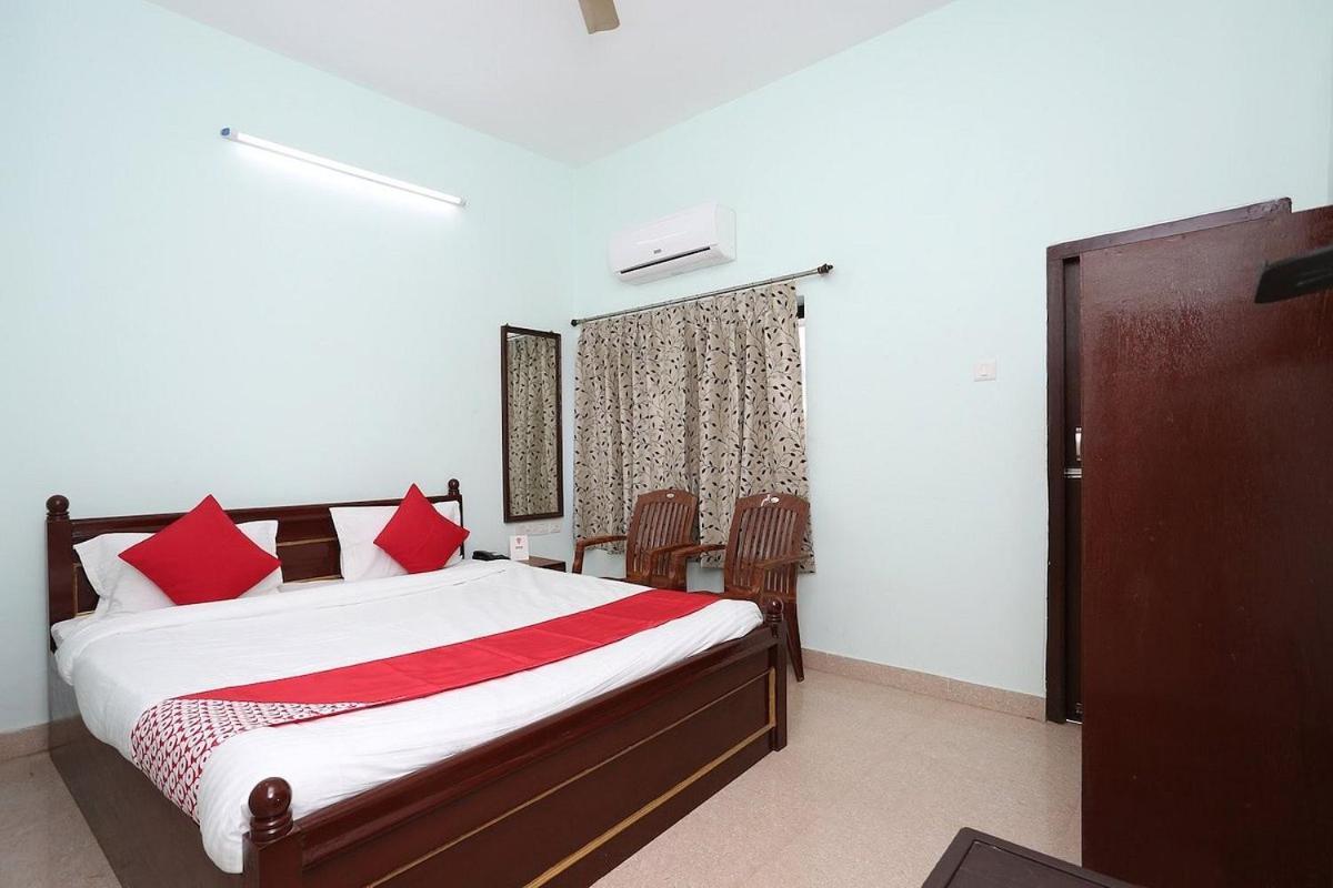 Hotel Lovely Inn ! Puri Пури Екстериор снимка